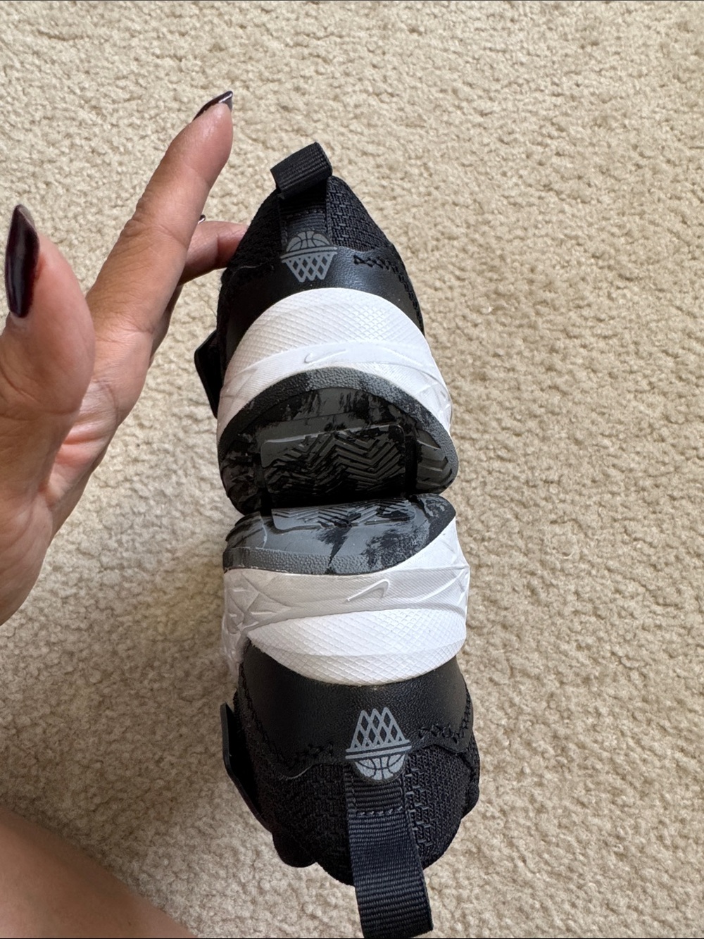 Nike Kids Black and White Team Hustle D 12 basketball shoes with strap - size 13 - Picture 7 of 10